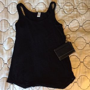 Loose, black tank top